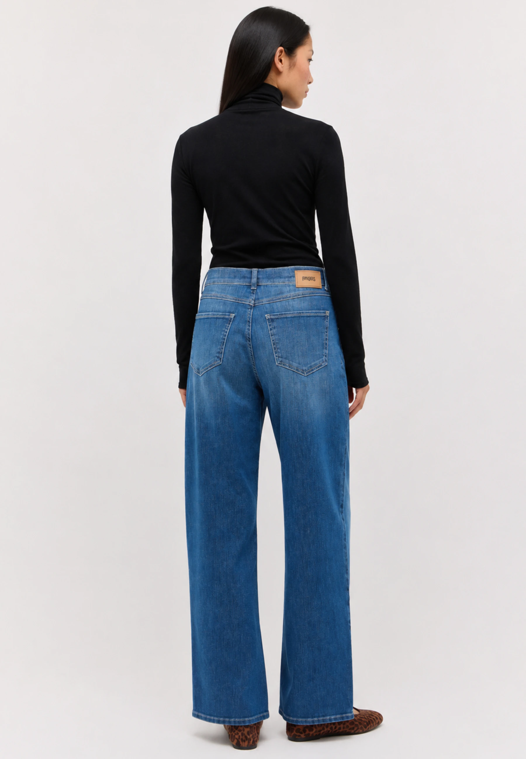 Rückansicht der Ellva Jeans von Angels in Stone Blue Used