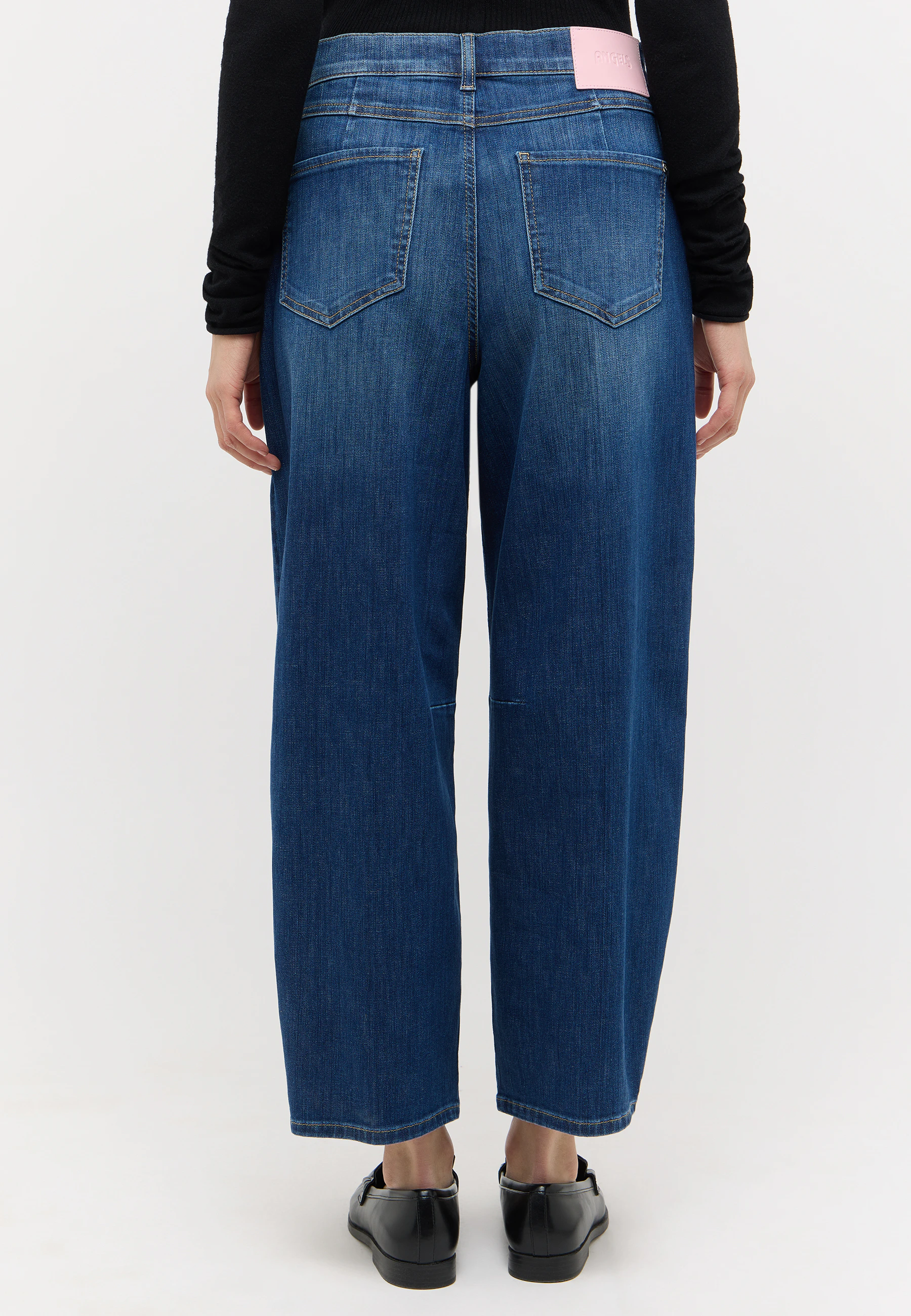 Rückansicht der Elly Jeans von Angels in Mid Blue Used