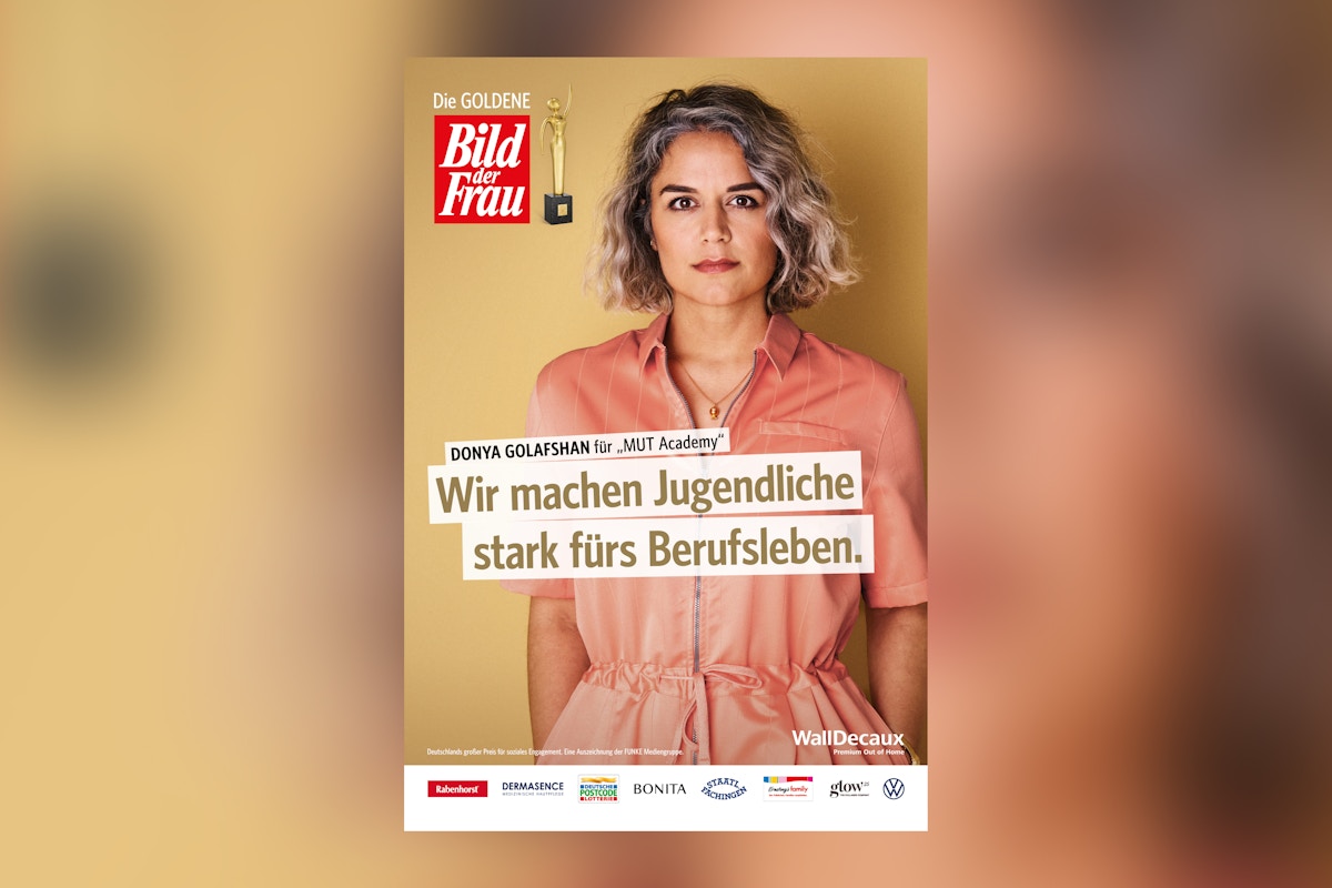 Foto van de winnares Donya Golafshan