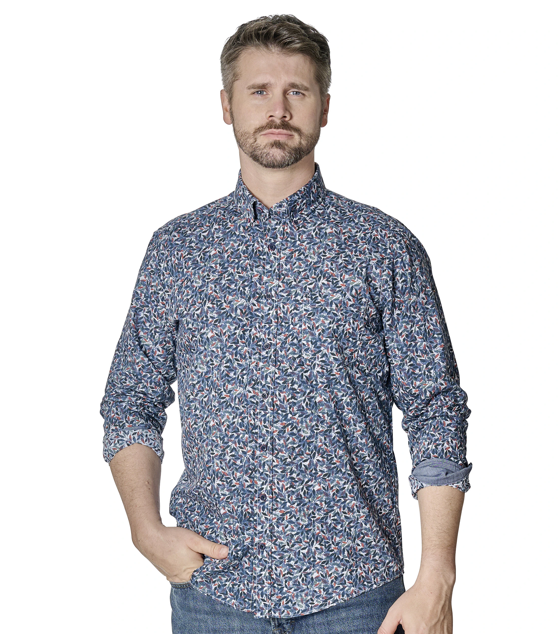 Thore Schölermann in einem Popeline Hemd