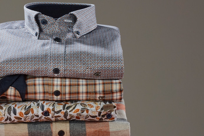 Gestapelte Freizeithemden von CASAMODA