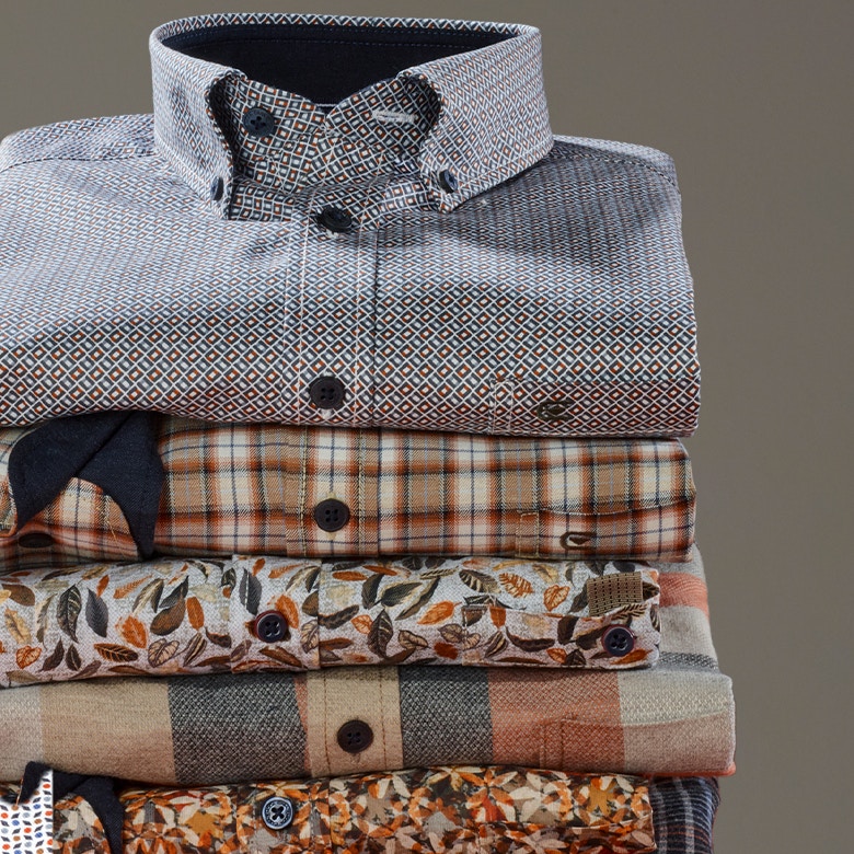 Gestapelte Freizeithemden von CASAMODA