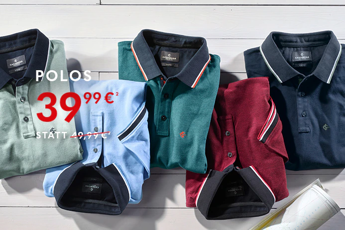 Gefaltete CASAMODA Herren-Poloshirts in Blau, Grün, Rot und Navy auf weißem Holzboden