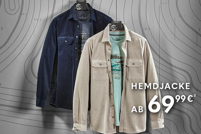 Zwei Herren-Cord-Overshirts in Dunkelblau und Beige, kombiniert mit farblich passenden Print-T-Shirts.
