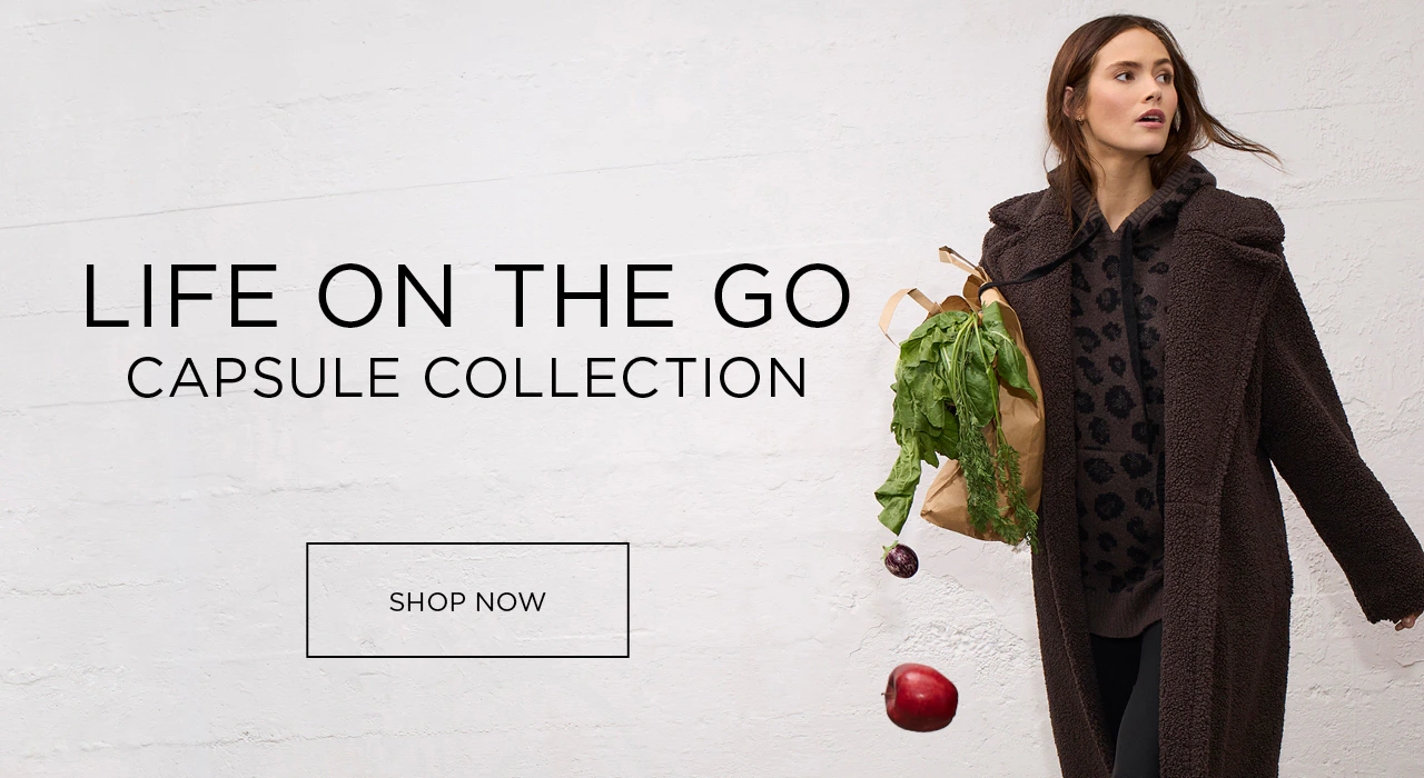 Life on the Go Capsule Collection von Oui mit Teddy-Mantel und Strickhoodie mit Leo-Muster.