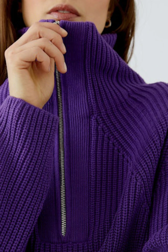 Bild zur Trendfarbe Lila mit Troyerpullover.