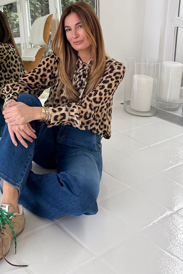 Lena mit unserer Denim und unserer Leo Bluse.