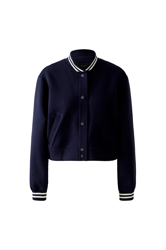 Unser blauer Blouson mit Paris Oui Schriftzug am Rücken. Hier die Frontansicht sichtbar.