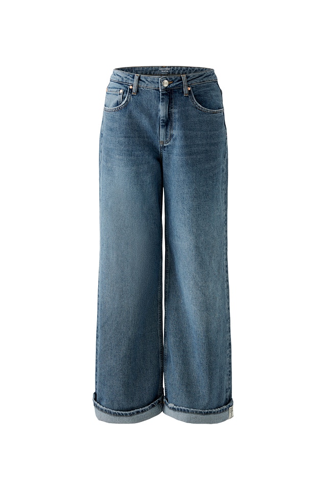 Casual denim with a wide leg.