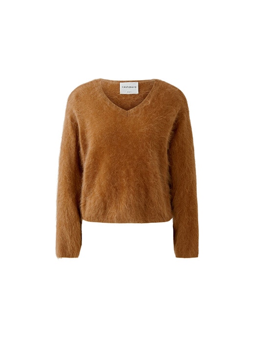 A fluffy cashmere jumper in brown.
