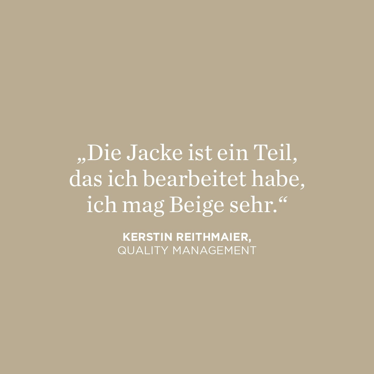 Beige Farbfläche mit Zitat: Die Jacke ist ein Teil das ich bearbeitet habe, ich mag Beige sehr. Kerstin Reithmaier - Qualität Management.
