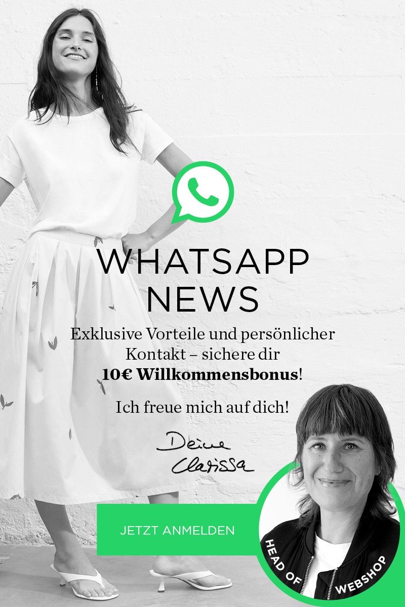 Ein Model trägt ein Shirt und einen Rock. Der Banner verweist auf den WhatsApp Kanal mit dem man News und einen 10 EUR Willkommensbonus bei Anmeldung erhalten kann. Rechts unten ist ein Bild von einer Frau die Head of Webshop - Clarissa heißt. Sie lächelt. Es gibt einen grünen Anmelde Button mit "jetzt anmelden".