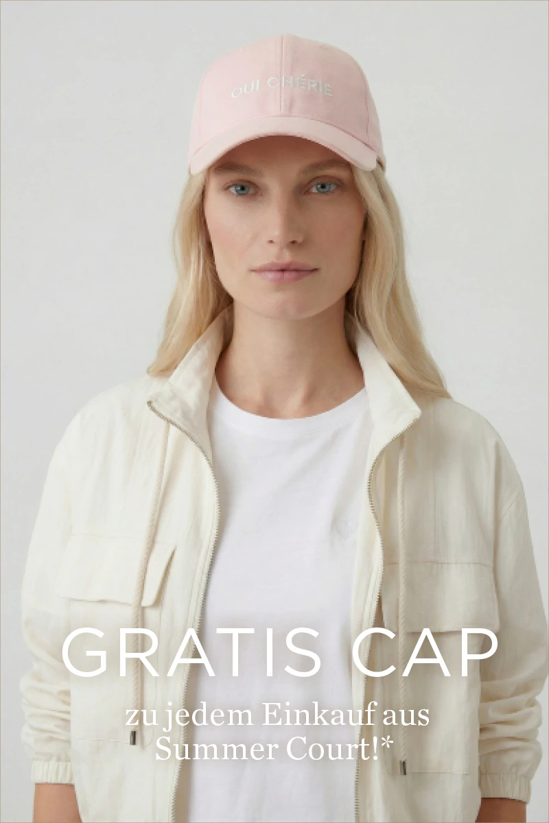 Frau mit einem rosa-farbenen Cap. Text: Gratis Cap zu jedem Einkauf aus Summer Court Kollektion.