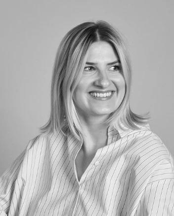 Julia Lauer - Senior Marketing & Communications Managerin 