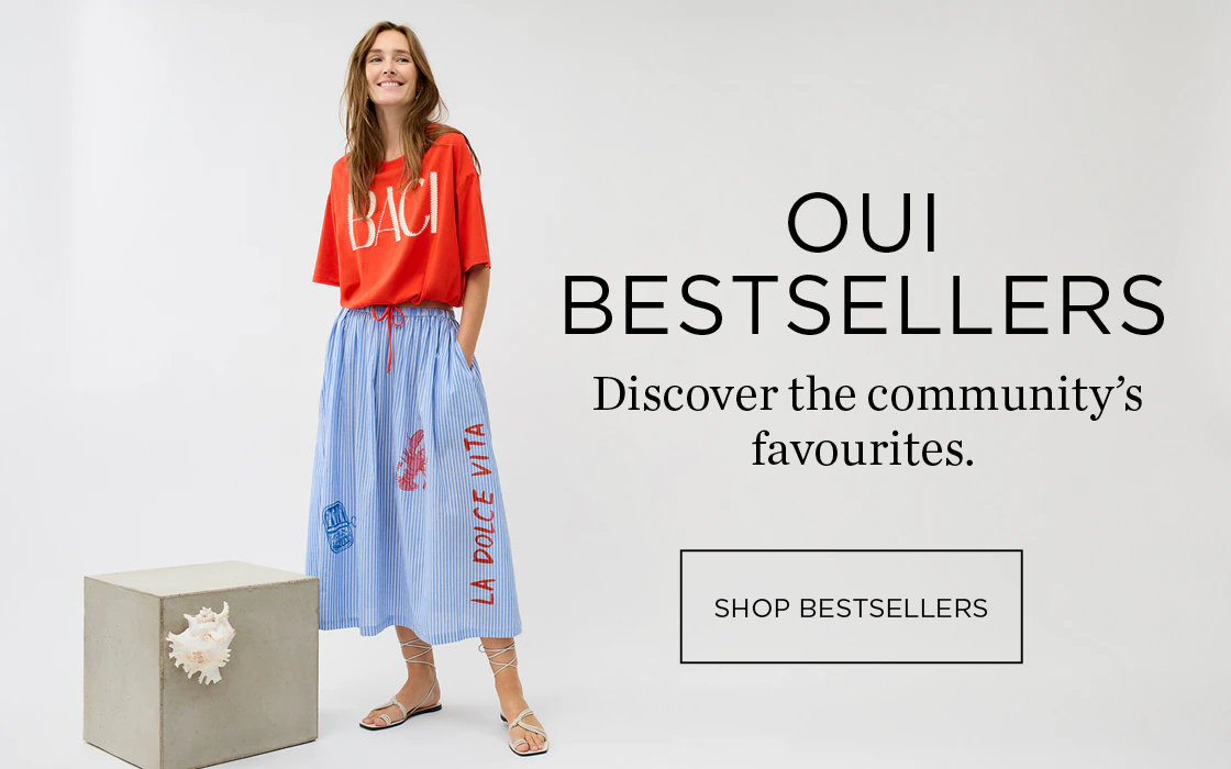 Model is wearing a blue Midiskirt with beach motifs and matching red sweatshirt mit BACI print. Wording: Oui Bestsellers: Discover the community's favourites.