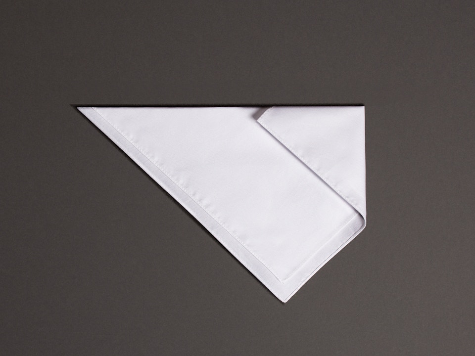Folding a pocket square | Shirt Guide | Seidensticker