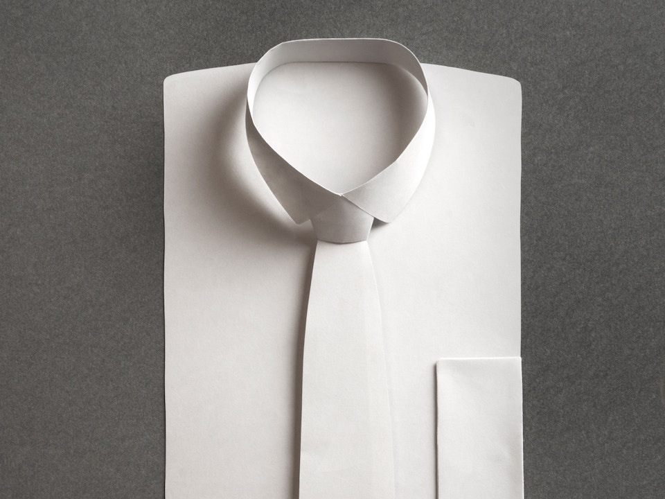 Tying a tie | Shirt Guide | Seidensticker