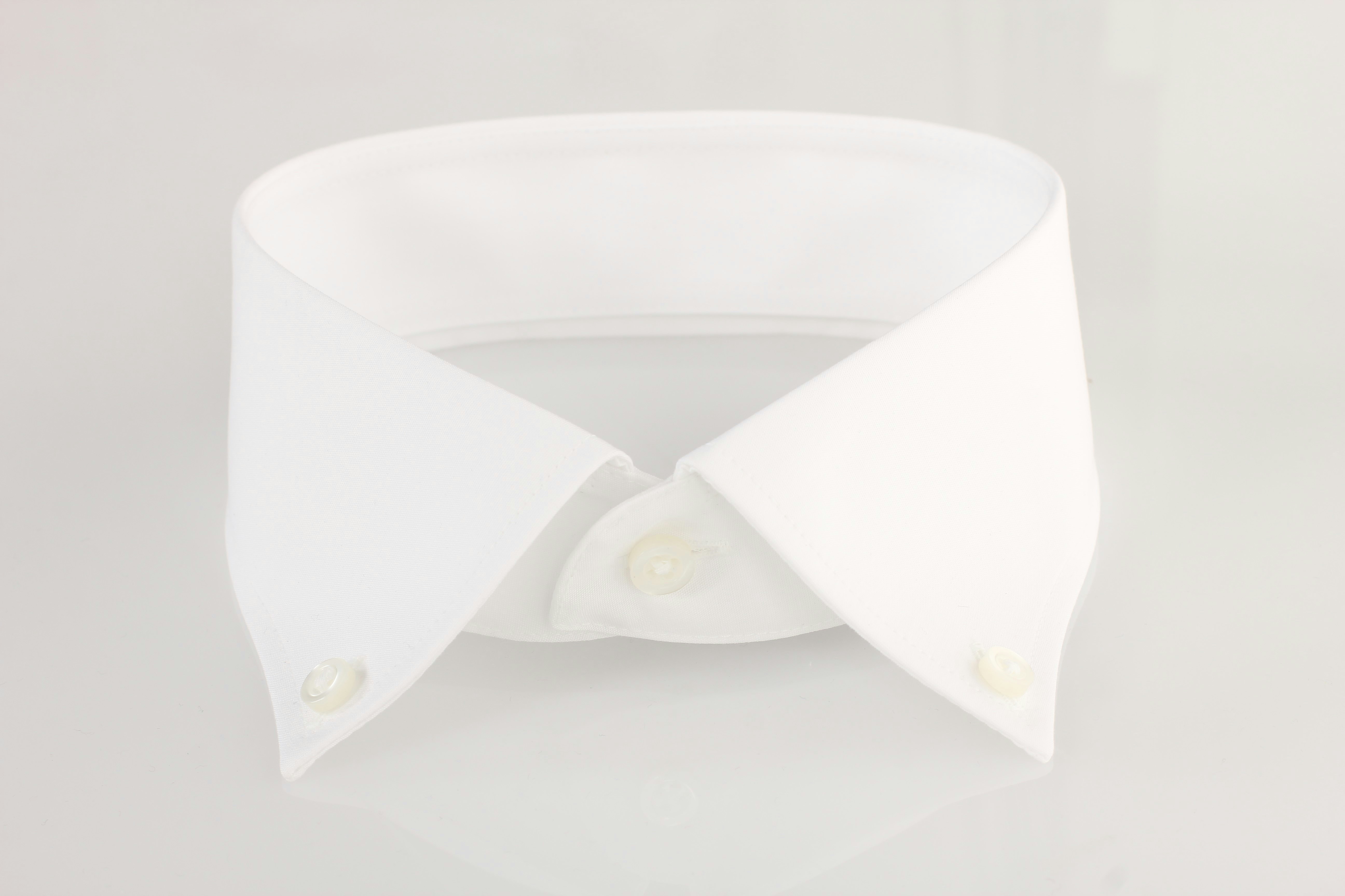 Die Kragenform Button-Down-Kragen