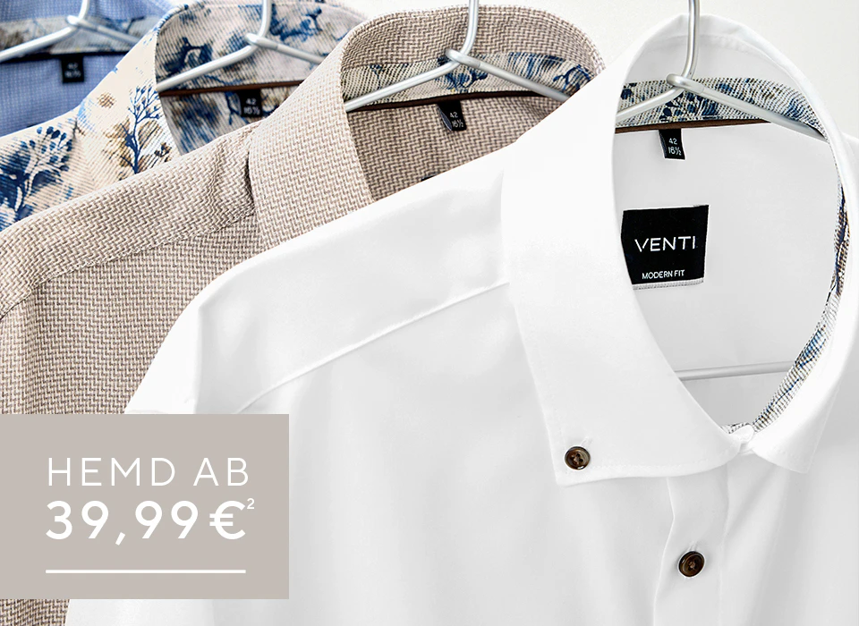 Businesshemden in Weiß, Beige, Blau und mit floralem Muster hängen auf Bügeln.