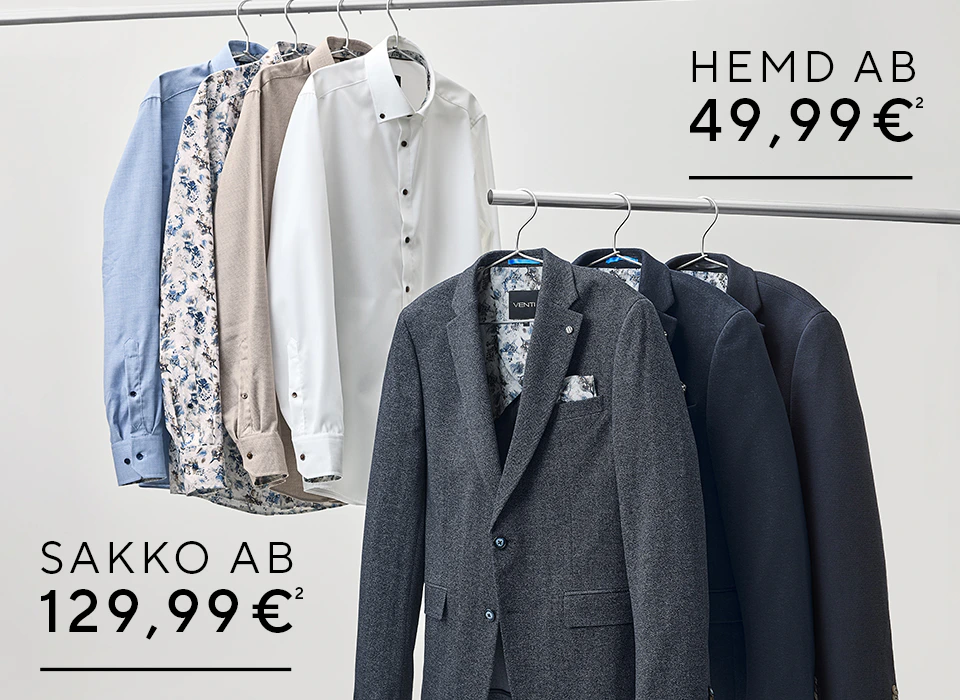 Businesshemden und Sakkos in Blau, Weiß und Beige auf Kleiderstangen.