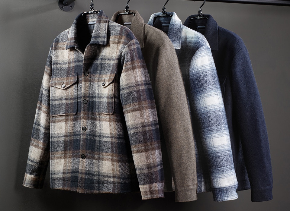 Aufgehangene Hemdjacken von VENTI