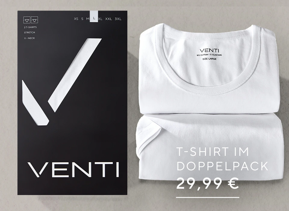 Zwei weiße T-Shirts zusammengefaltet liegend neben einer Doppelpack Verpackung