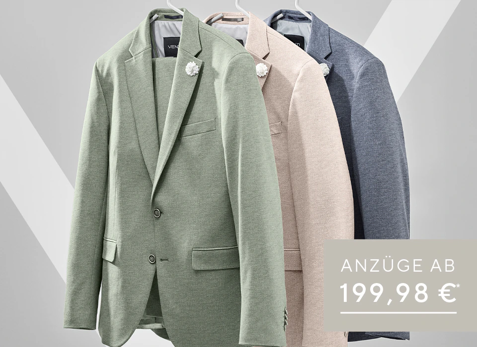 Mehrere Herrenanzug-Sakkos in Grün-, Beige- und Grautönen hängen nebeneinander auf einer Kleiderstange