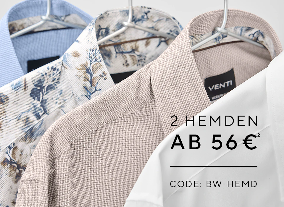 Businesshemden in Weiß, Beige, Blau und mit floralem Muster hängen auf Bügeln.